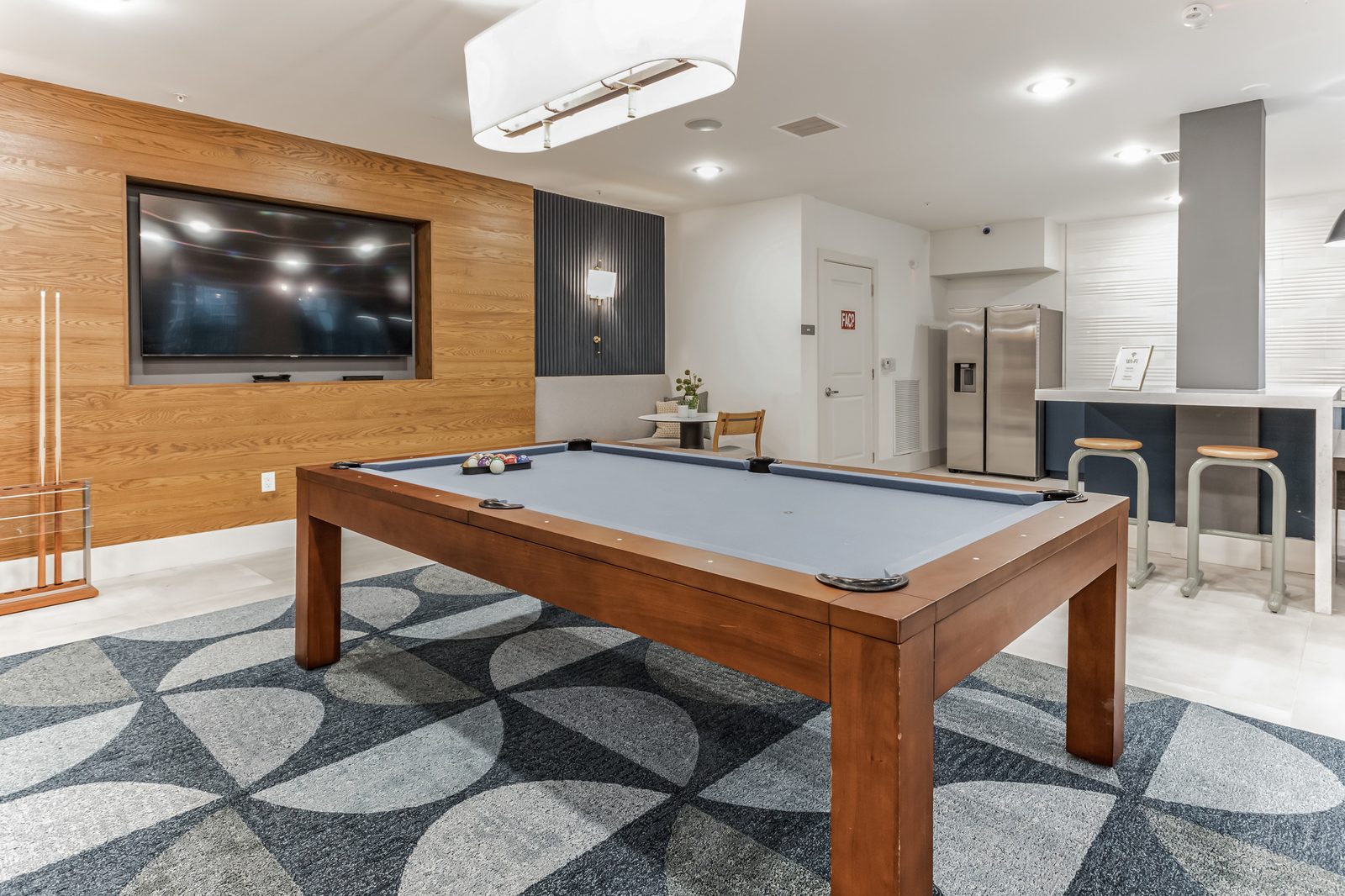 Resort-style pool and courtyard at RISE 34th.